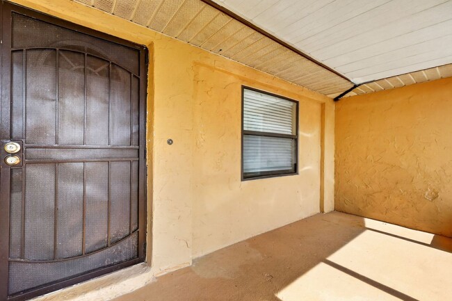 Building Photo - 2/2 Duplex in Umatilla w/ Private Fenced Yard & Dual Screened Patios!