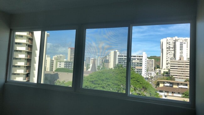Building Photo - Renovated, 1 Bedroom / 1 Bath convenient l...