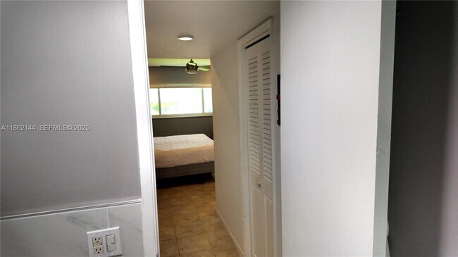 Building Photo - 5200 Washington St