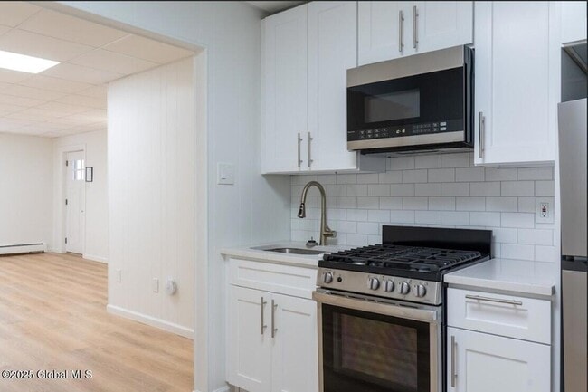 Building Photo - 195 S Broadway