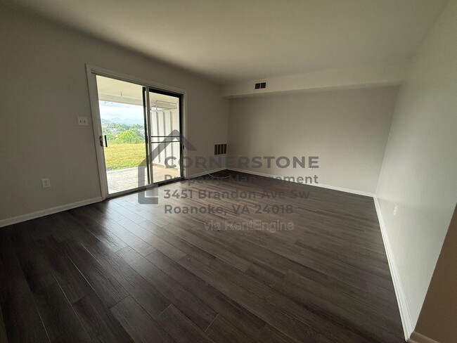 Building Photo - 6500 Carefree Ln