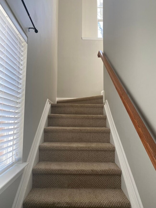 Building Photo - 1505 Walnut View Dr