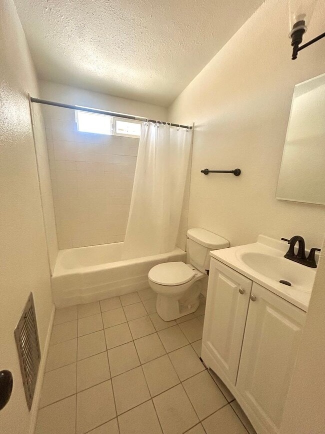 Building Photo - 5834 Ocotillo Ave