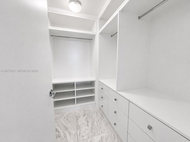 Building Photo - 900 Biscayne Blvd