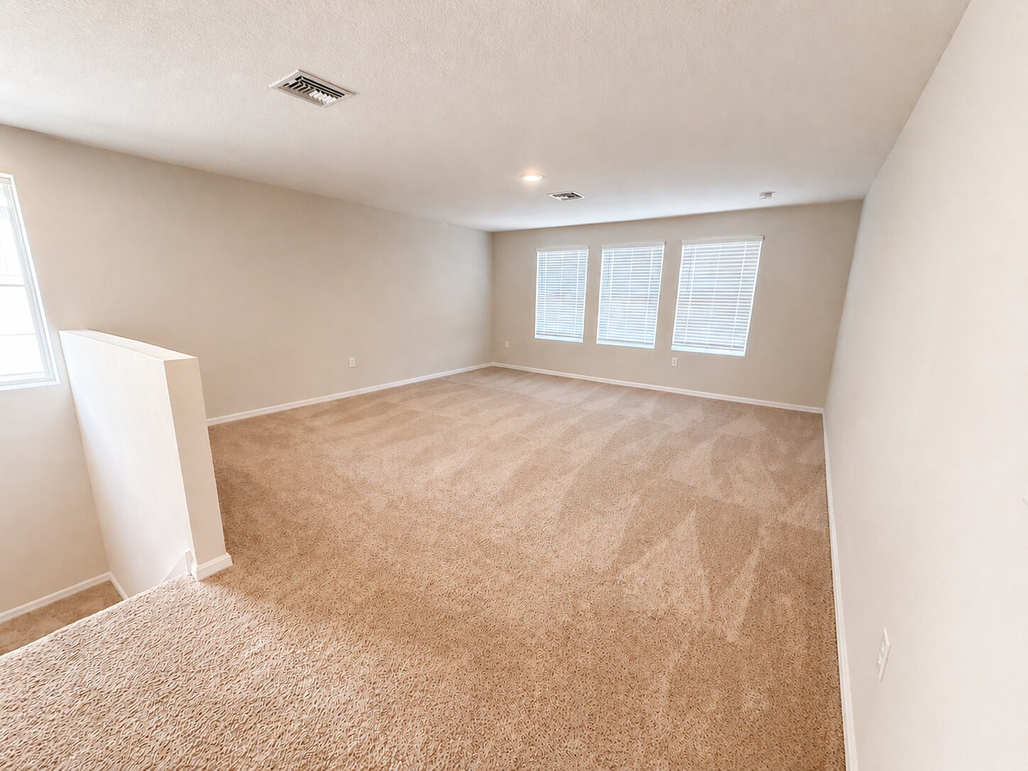 Building Photo - 1305 Current Pl