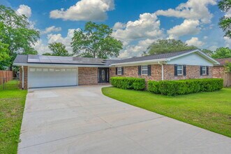 Building Photo - 1018 Valparaiso Blvd