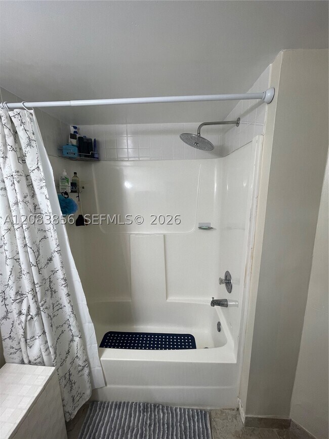 Building Photo - 9435 Fontainebleau Blvd