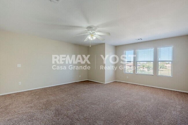 Building Photo - Spacious Living in SK Ranch!