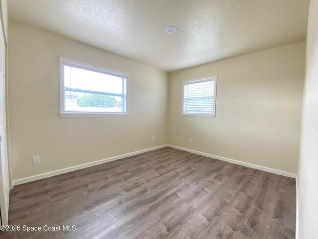 Building Photo - 105 Lagrange Ave