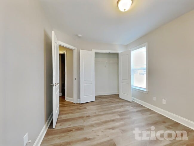 Building Photo - 282 Oxfordshire Dr