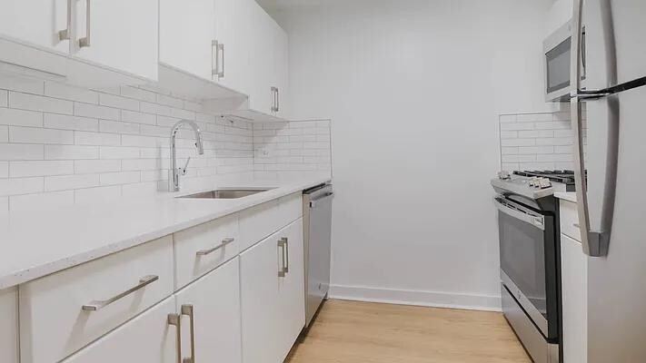 Primary Photo - 400 W 37th St