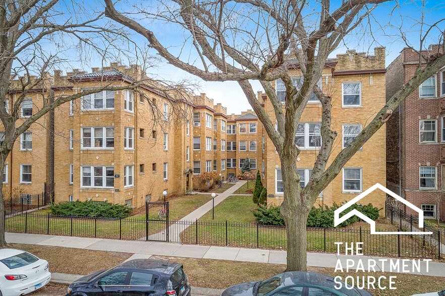 Building Photo - 5047 N Damen Ave