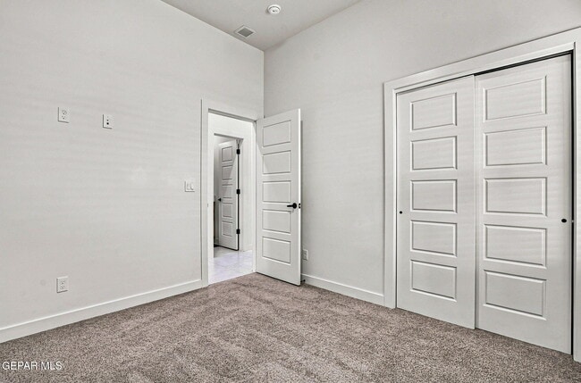 Building Photo - 7420 Norte Vly Ln
