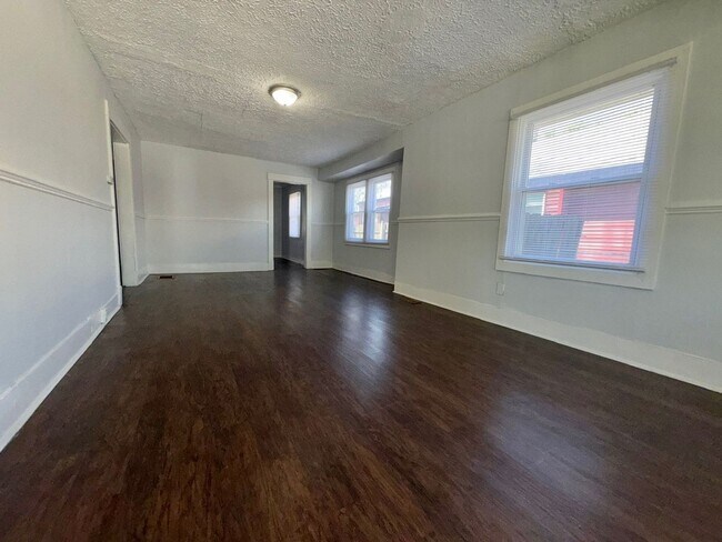 Building Photo - New Listing! 3BR/1BA home in North Brookside Park