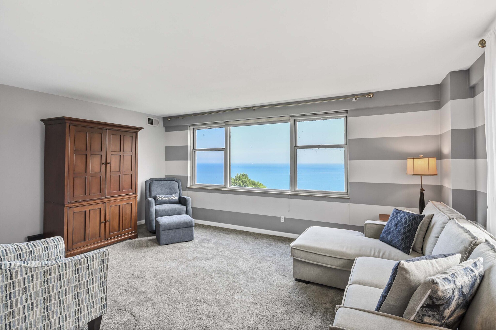 Building Photo - 11850 Edgewater Dr