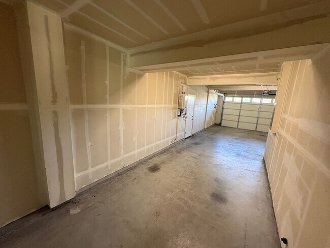 Building Photo - Spacious 4 Bed 3 Bath Tracy Home