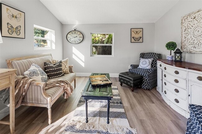 Building Photo - 1606 E Osborne Ave