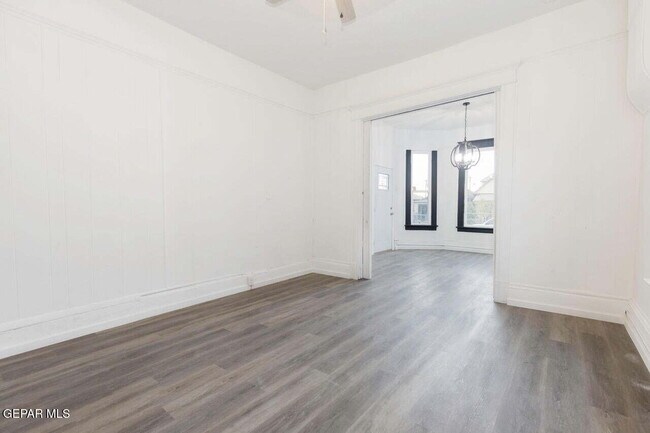 Building Photo - "Charming 2-Bedroom Duplex Retreat on Wyom...