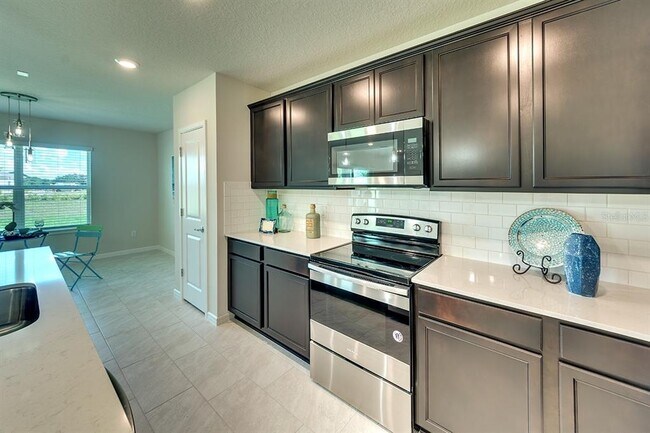 Building Photo - 8921 Royal River Cir