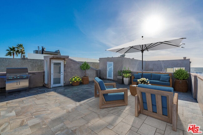 Building Photo - 3711 Ocean Front Walk