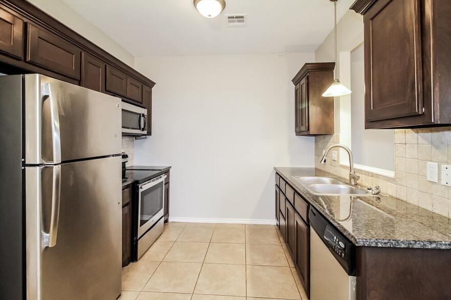 Building Photo - 10609 SW 32nd St