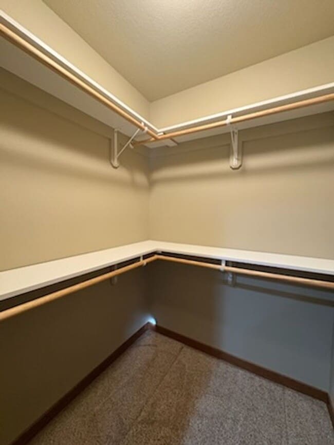 Building Photo - 3 BEDROOM | 2 BATH | GARAGE | NEWER TOWNHOME SUMMERSET