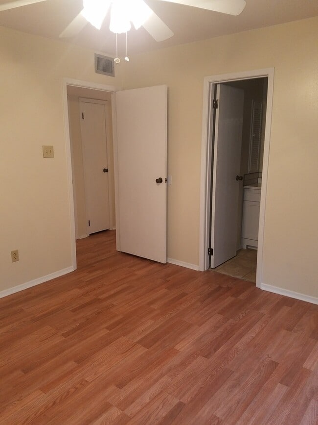 Building Photo - Updated home off Ambassador