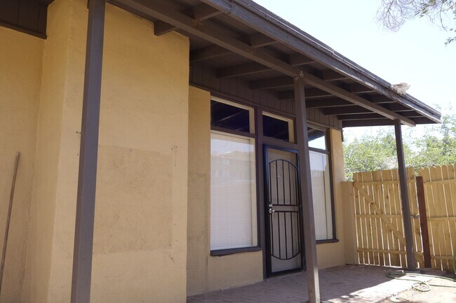 Building Photo - 2531 N Winstel Blvd