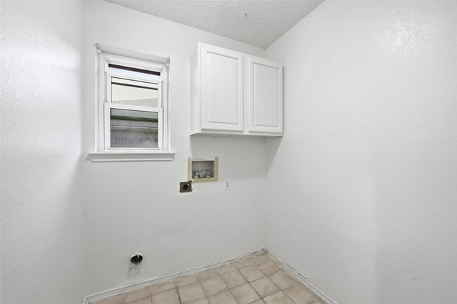 Building Photo - 6444 Whitehurst Dr