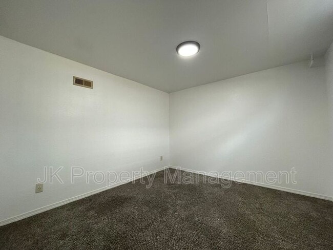 Building Photo - 2510 2nd Ave N