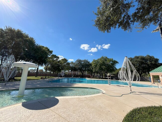 Building Photo - 2903 Surrey Trail Ln