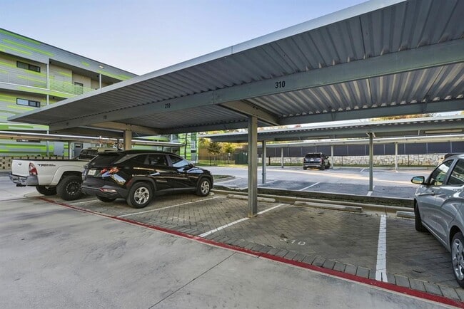 Building Photo - 4004 Banister Ln