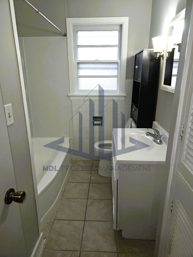 Building Photo - Gorgeous and Cozy 3 bed in Saginaw, Available now!