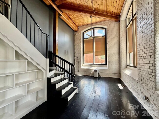 Building Photo - 201 S Hoskins Rd