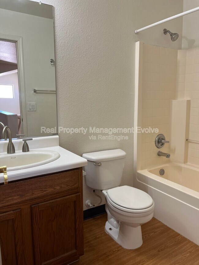 Building Photo - 10621 W Poinsettia Dr