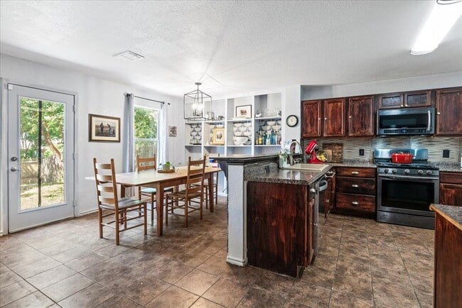 Building Photo - 7417 Elk Pass Dr