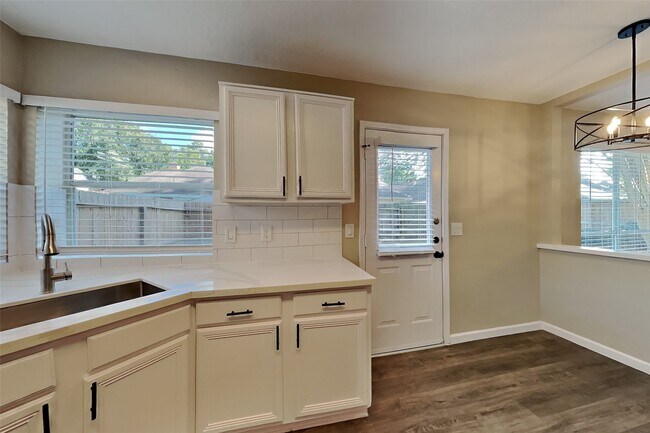 Building Photo - 5803 Forest Timbers Dr