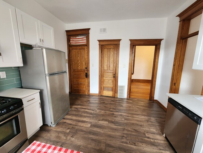 Building Photo - 2404 W Superior St