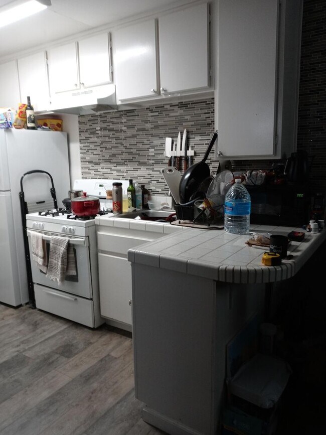 Building Photo - Studio in Golden Avenue community - comes ...