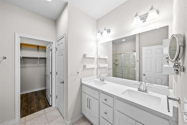 Building Photo - 5002 Plum Peach Bend