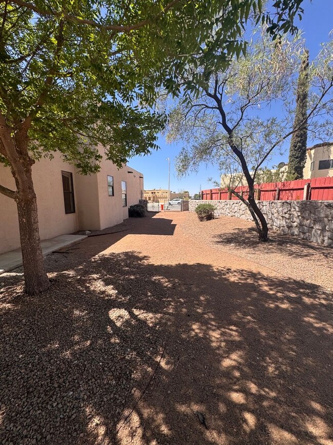 Building Photo - Gorgeous Home off Settlers Pass