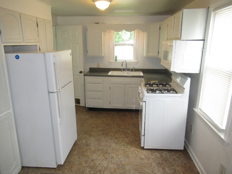 Building Photo - 4610 Belleview Ave