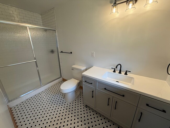 Building Photo - Large 4-Bed Brick Rancher with 2-Car Attac...