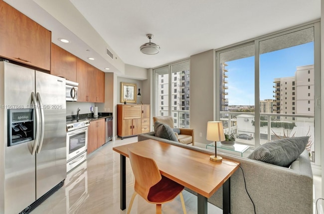 Building Photo - 315 NE 3rd Ave