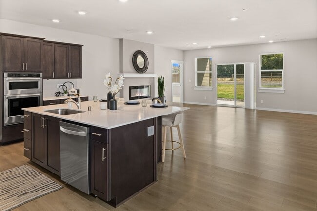 Building Photo - 4 Bedroom Home with Spacious Fully Fenced ...