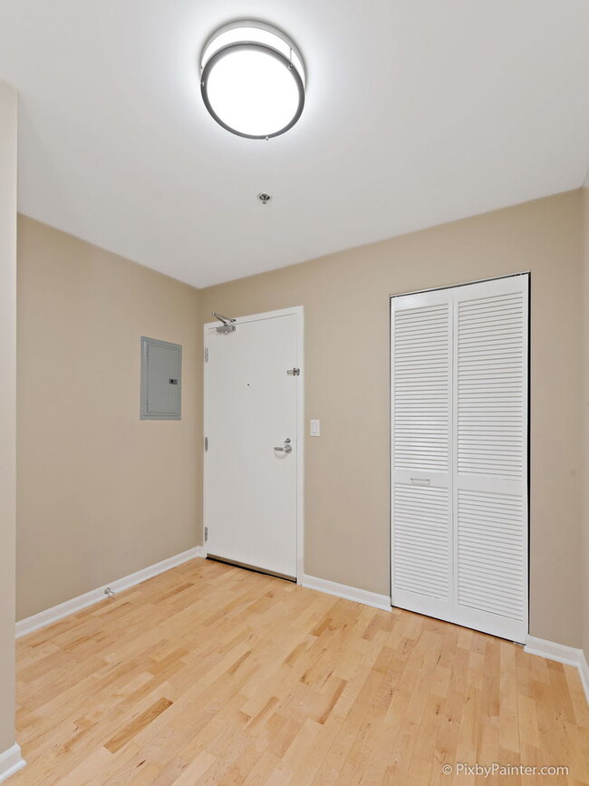 Building Photo - 100 N Hermitage Ave