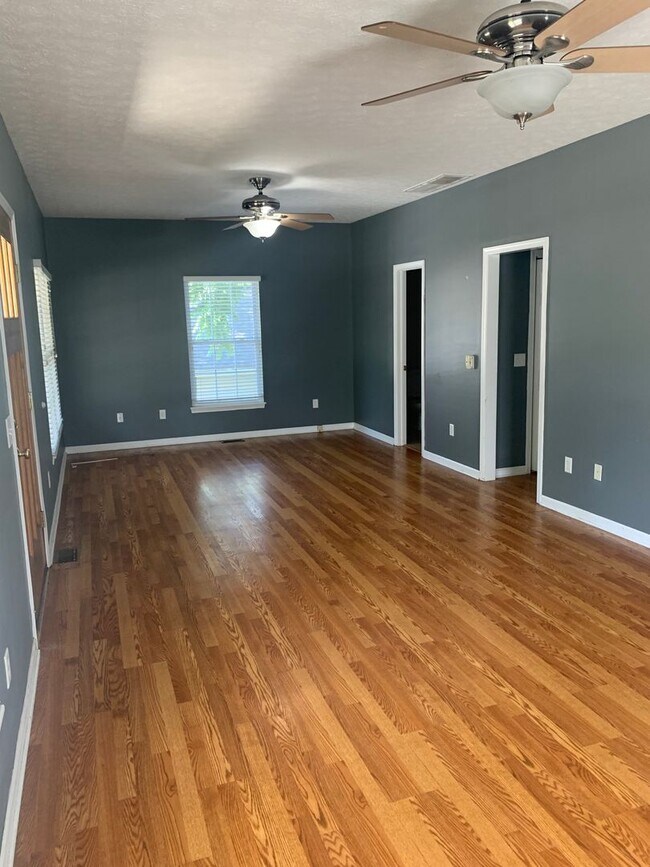 Building Photo - ****AVAILABLE AUGUST 2027**** Large 3 bed, 3 bath House with fenced yard