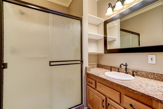 Building Photo - Executive Home in The Ranch - 4 bed 3 bath