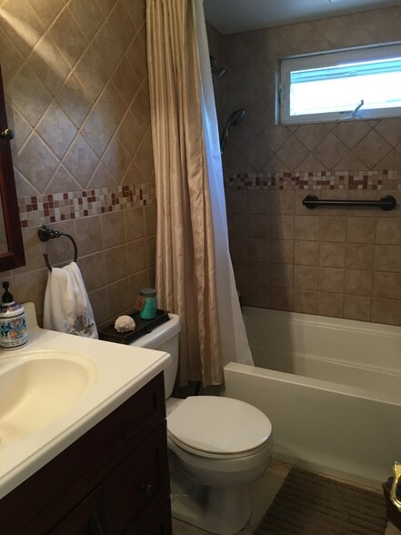 bathroom - 323 Edelweiss Rd