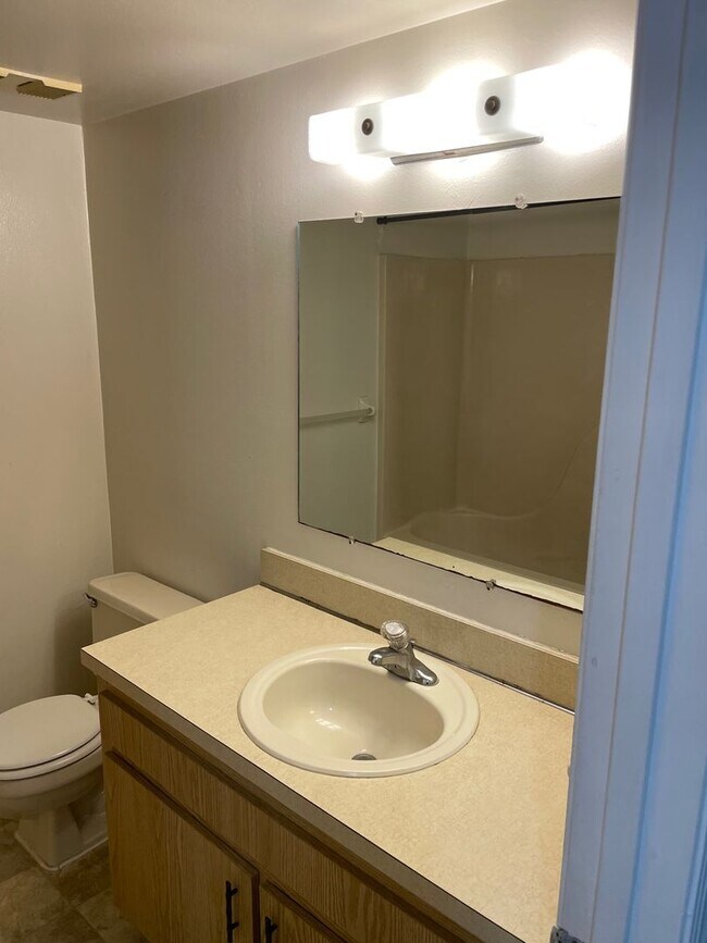 Building Photo - Coral Gardens - M056